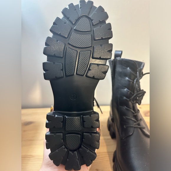 Ardene - Black Combat Boots - Women’s Size 7 - New Without Tags - Picture 3 of 4
